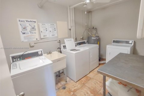 Condo in Miami, Florida, 1 bedroom № 1947829 - photo 17