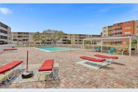 Condo in Miami, Florida, 1 bedroom № 1947829 - photo 18