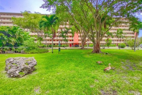Condo in Miami, Florida, 1 bedroom № 1947829 - photo 19