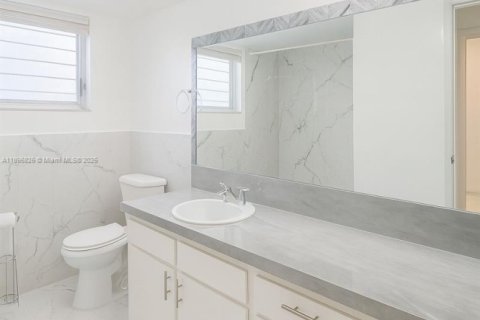 Condo in Miami, Florida, 1 bedroom № 1947829 - photo 4