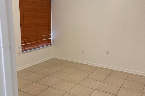 Condo in Hialeah, Florida, 3 bedrooms  № 2071782 - photo 19