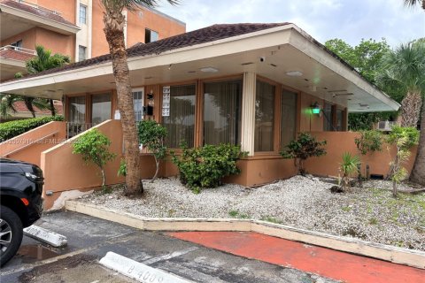 Condo in Hialeah, Florida, 3 bedrooms  № 2071782 - photo 23