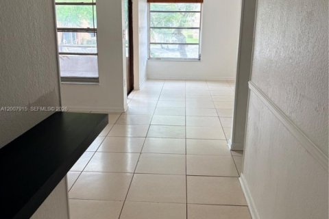 Condo in Hialeah, Florida, 3 bedrooms  № 2071782 - photo 3