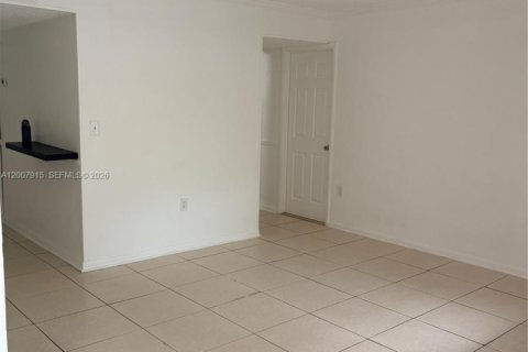 Condo in Hialeah, Florida, 3 bedrooms  № 2071782 - photo 5