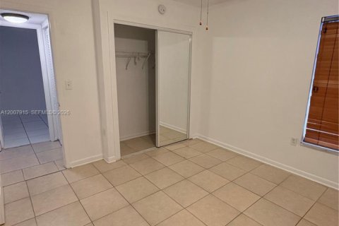 Condo in Hialeah, Florida, 3 bedrooms  № 2071782 - photo 20