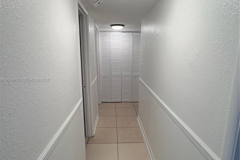 Condo in Hialeah, Florida, 3 bedrooms  № 2071782 - photo 21