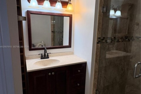 Condo in Hialeah, Florida, 3 bedrooms  № 2071782 - photo 13