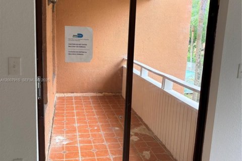 Condo in Hialeah, Florida, 3 bedrooms  № 2071782 - photo 6