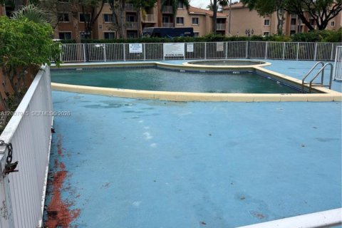 Condo in Hialeah, Florida, 3 bedrooms  № 2071782 - photo 22
