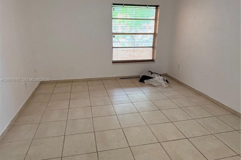 Condo in Hialeah, Florida, 3 bedrooms  № 2071782 - photo 14