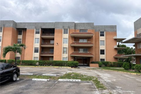 Condo in Hialeah, Florida, 3 bedrooms  № 2071782