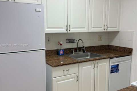 Condo in Hialeah, Florida, 3 bedrooms  № 2071782 - photo 7