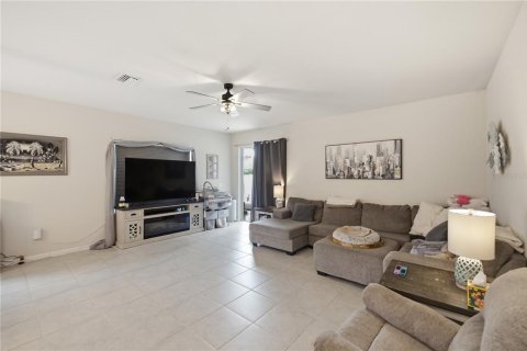 Villa ou maison à vendre à Land O' Lakes, Floride: 4 chambres, 259.38 m2 № 2224999 - photo 18