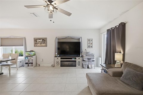 Villa ou maison à vendre à Land O' Lakes, Floride: 4 chambres, 259.38 m2 № 2224999 - photo 17