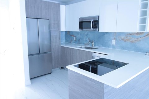 Купить кондоминиум в Халландейл-Бич, Флорида 3 комнаты, 45.89м2, № 2083328 - фото 3