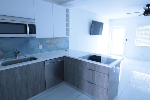 Купить кондоминиум в Халландейл-Бич, Флорида 3 комнаты, 45.89м2, № 2083328 - фото 6