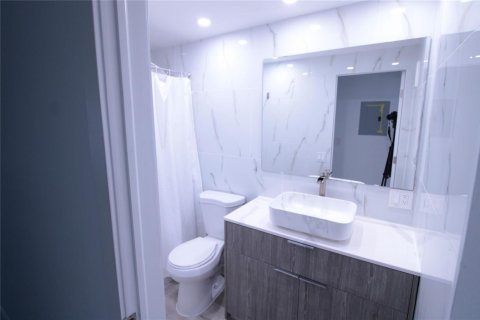 Купить кондоминиум в Халландейл-Бич, Флорида 3 комнаты, 45.89м2, № 2083328 - фото 10