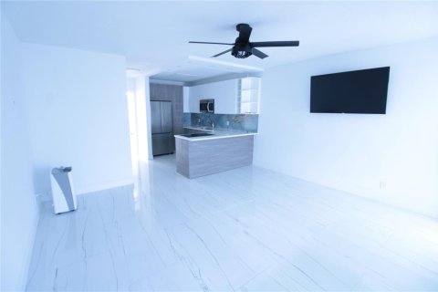 Купить кондоминиум в Халландейл-Бич, Флорида 3 комнаты, 45.89м2, № 2083328 - фото 8