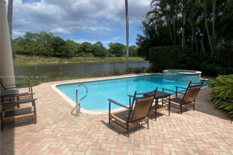 House in Palm Beach Gardens, Florida 3 bedrooms, 354.79 sq.m. № 1860929 - photo 13