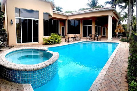 House in Palm Beach Gardens, Florida 3 bedrooms, 354.79 sq.m. № 1860929 - photo 14