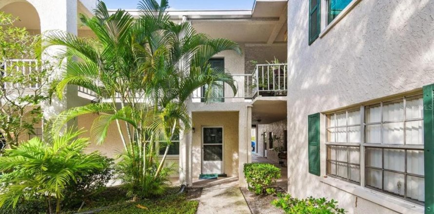 Condominio en Tampa, Florida, 2 dormitorios № 2235491