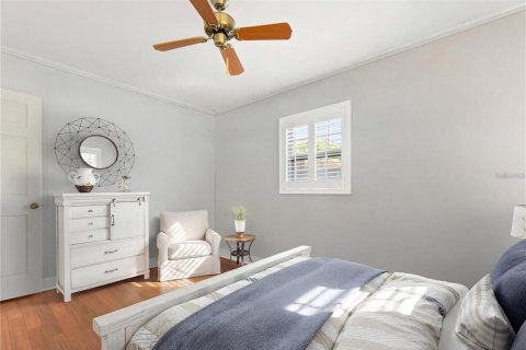 House in Tampa, Florida 4 bedrooms, 219.06 sq.m. № 2303060 - photo 23