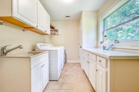 House in Tampa, Florida 4 bedrooms, 219.06 sq.m. № 2303060 - photo 28