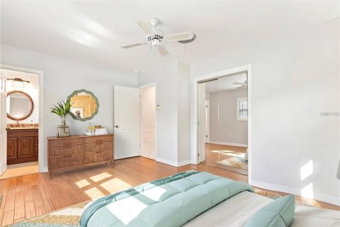 House in Tampa, Florida 4 bedrooms, 219.06 sq.m. № 2303060 - photo 19