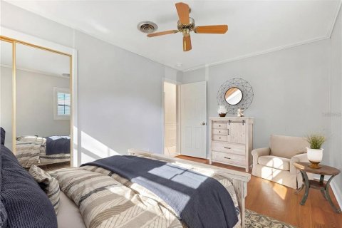 House in Tampa, Florida 4 bedrooms, 219.06 sq.m. № 2303060 - photo 22