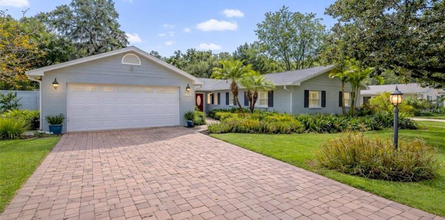 House in Tampa, Florida 4 bedrooms, 219.06 sq.m. № 2303060