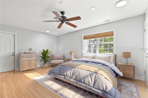 House in Tampa, Florida 4 bedrooms, 219.06 sq.m. № 2303060 - photo 15