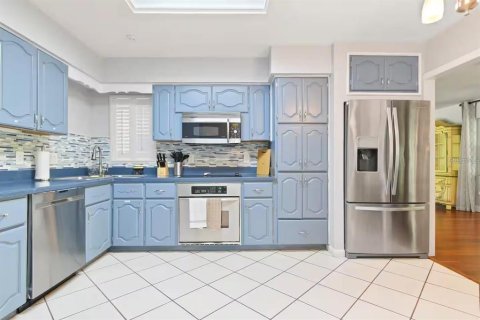 House in Tampa, Florida 4 bedrooms, 219.06 sq.m. № 2303060 - photo 13
