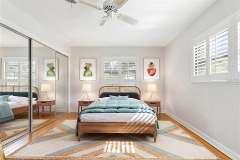 House in Tampa, Florida 4 bedrooms, 219.06 sq.m. № 2303060 - photo 18
