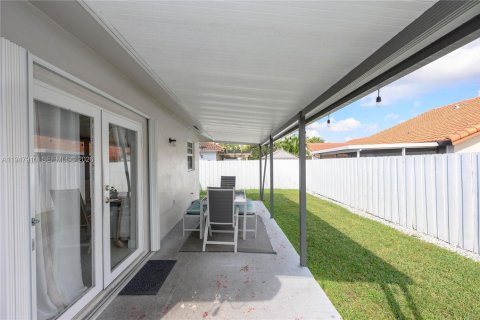 Villa ou maison à vendre à Miami, Floride: 3 chambres, 145.58 m2 № 2003976 - photo 28