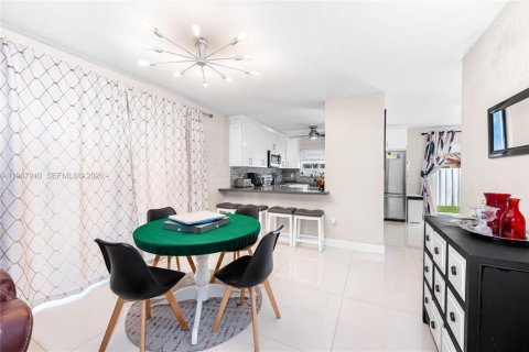 Villa ou maison à vendre à Miami, Floride: 3 chambres, 145.58 m2 № 2003976 - photo 10