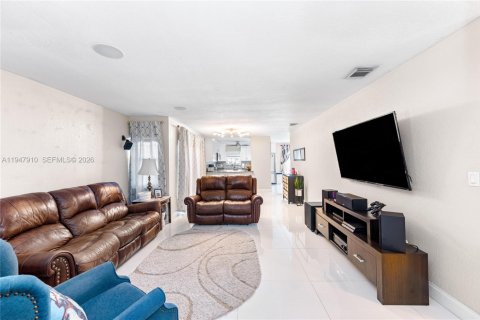 Villa ou maison à vendre à Miami, Floride: 3 chambres, 145.58 m2 № 2003976 - photo 7