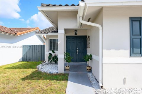 Villa ou maison à vendre à Miami, Floride: 3 chambres, 145.58 m2 № 2003976 - photo 2