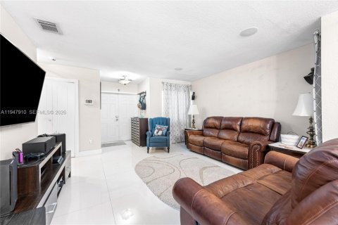 Villa ou maison à vendre à Miami, Floride: 3 chambres, 145.58 m2 № 2003976 - photo 8