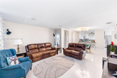 Villa ou maison à vendre à Miami, Floride: 3 chambres, 145.58 m2 № 2003976 - photo 6