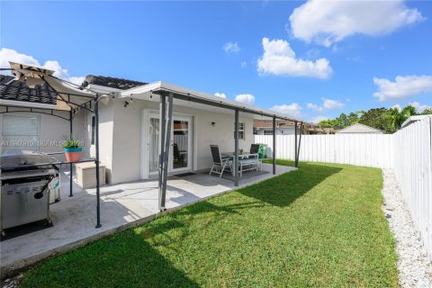 Villa ou maison à vendre à Miami, Floride: 3 chambres, 145.58 m2 № 2003976 - photo 25