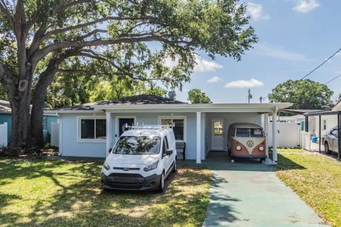 House in Tampa, Florida 3 bedrooms, 146.04 sq.m. № 2114182