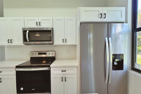 Villa ou maison à vendre à Lehigh Acres, Floride: 3 chambres, 148.64 m2 № 1968018 - photo 5