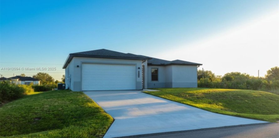 Villa ou maison à Lehigh Acres, Floride 3 chambres, 148.64 m2 № 1968018