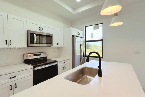 Villa ou maison à vendre à Lehigh Acres, Floride: 3 chambres, 148.64 m2 № 1968018 - photo 4