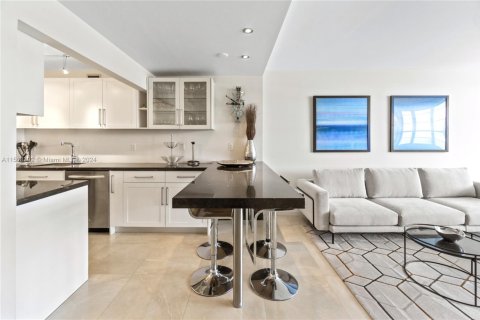 Copropriété à louer à Miami Beach, Floride: 1 chambre, 76.18 m2 № 1936806 - photo 4