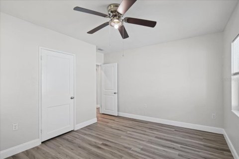 House in Gulfport, Florida 3 bedrooms, 86.03 sq.m. № 2418823 - photo 18
