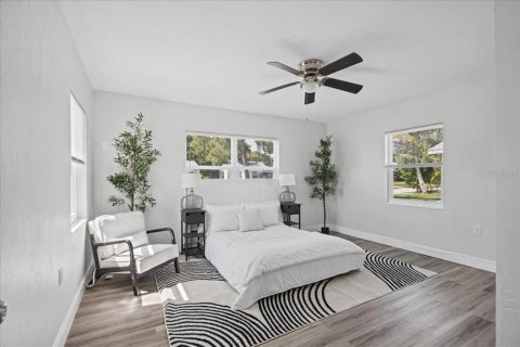 House in Gulfport, Florida 3 bedrooms, 86.03 sq.m. № 2418823 - photo 14