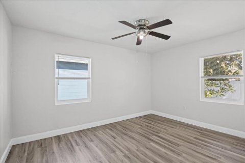 House in Gulfport, Florida 3 bedrooms, 86.03 sq.m. № 2418823 - photo 19
