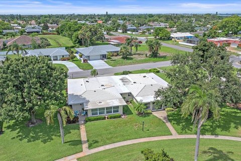 Copropriété à vendre à Bradenton, Floride: 2 chambres, 139.82 m2 № 1876440 - photo 8