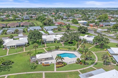 Copropriété à vendre à Bradenton, Floride: 2 chambres, 139.82 m2 № 1876440 - photo 10